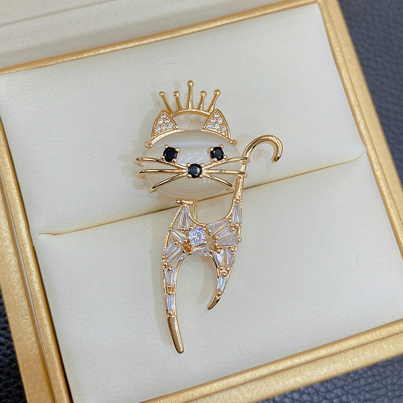 E-shop Kronenkatzen-Anstecker – -Katze mit künstlichen Edelsteinen, goldener Doppeltextur & künstlichen -Akzenten, luxuriöser Schmuck für