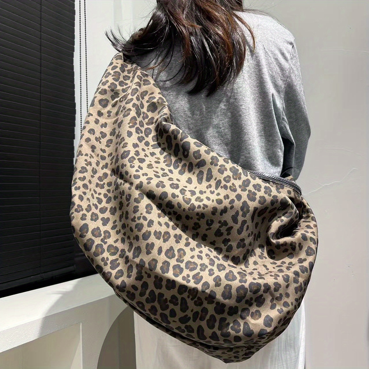 

Women's Oversized Leopard Print Chest Bag - Fashionable Casual Sports Sling Crossbody With Adjustable Strap, Zipper Closure, Nylon With Polyester Lining - Hand Washable/, Guangzhou