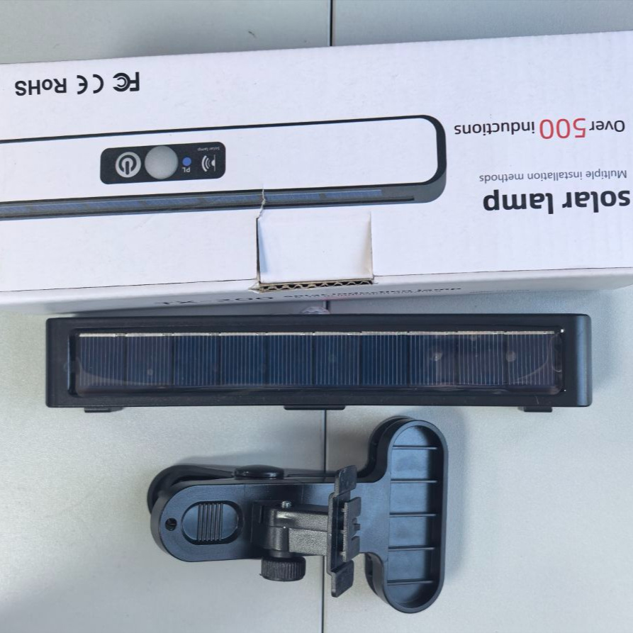 TEMU Juego : Lámpara + Pinza, Luz de paisaje solar de pinza ultrabrillante, IP65, con sensor de movimiento, batería recargable de 1200 mAh, diseño de