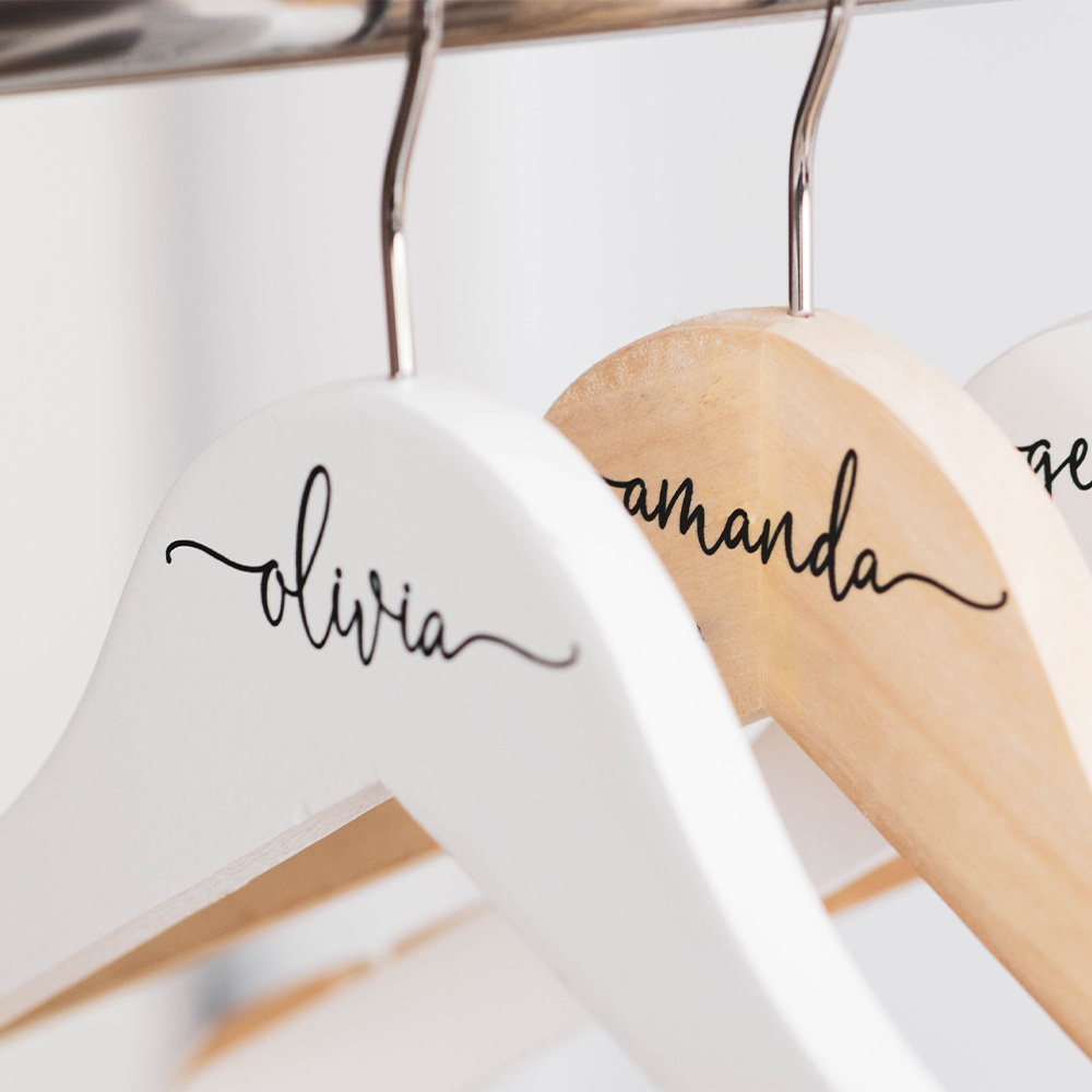 

1pc Customizable Wooden Bridesmaid Hanger, Personalized Wall-mounted Dress Hanger, Fashionable Clothes Organizer, Ideal Bridesmaid Gift, Christmas/birthday/home Warming Present For Women