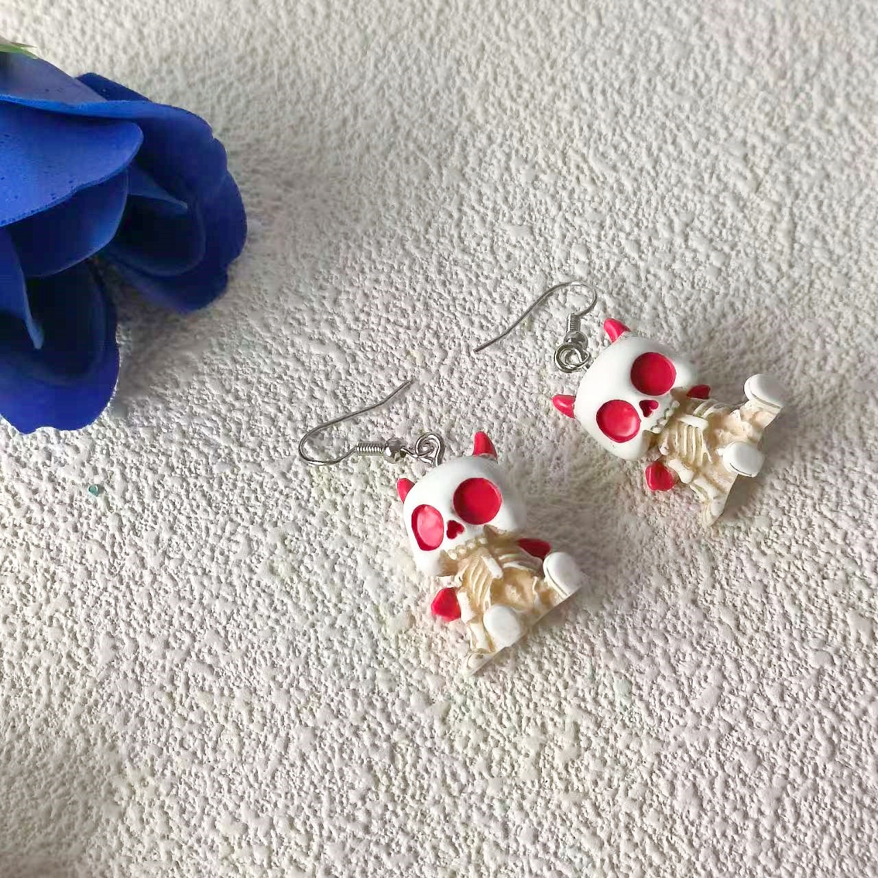 TEMU 1 Pair Of Cute Demon Wing Skeleton Resin Earrings, For Halloween Party Gifts To Give