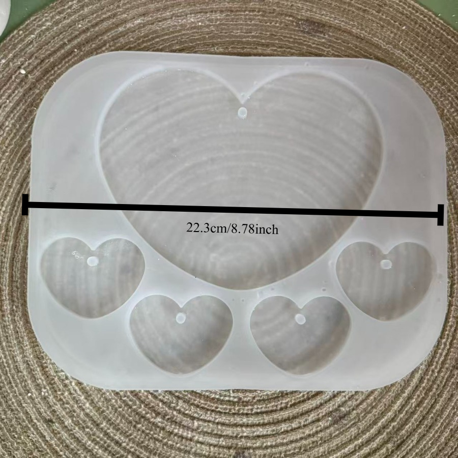 Image of Silicone Mold In Of A Heart, Perfect For Commemorative Items For Birthdays, Valentine's Day, Or As A Handmade Gift