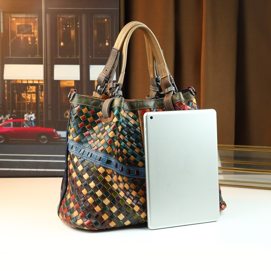 Mindia Handbag side profile large capacity