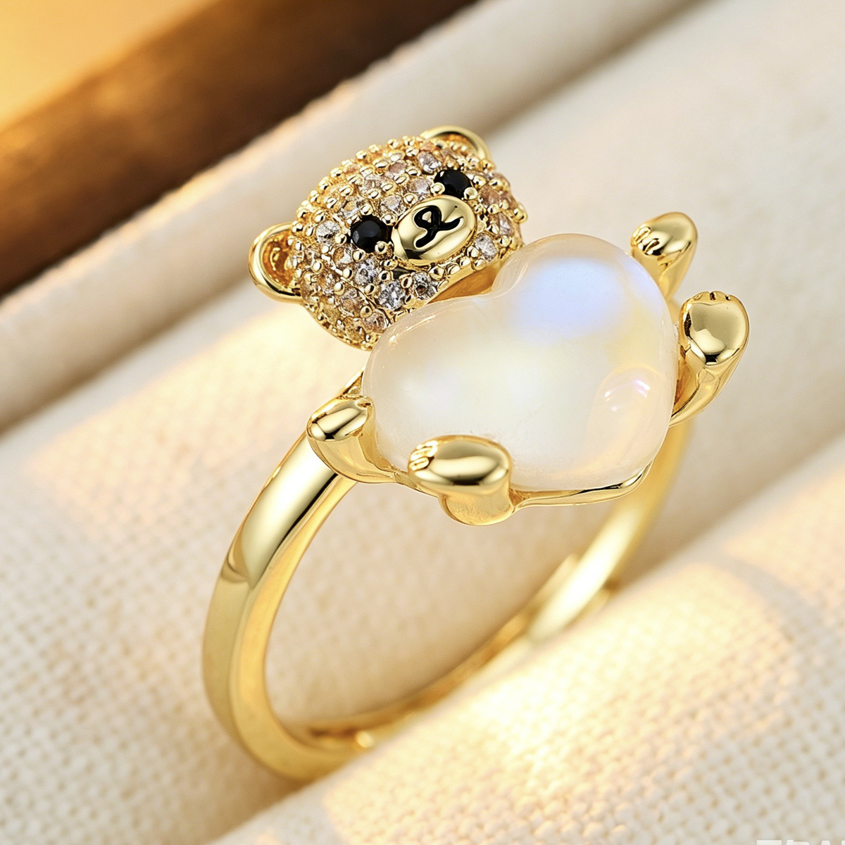 Silvery Teddy Bear Ring with Synthetic Zirconia