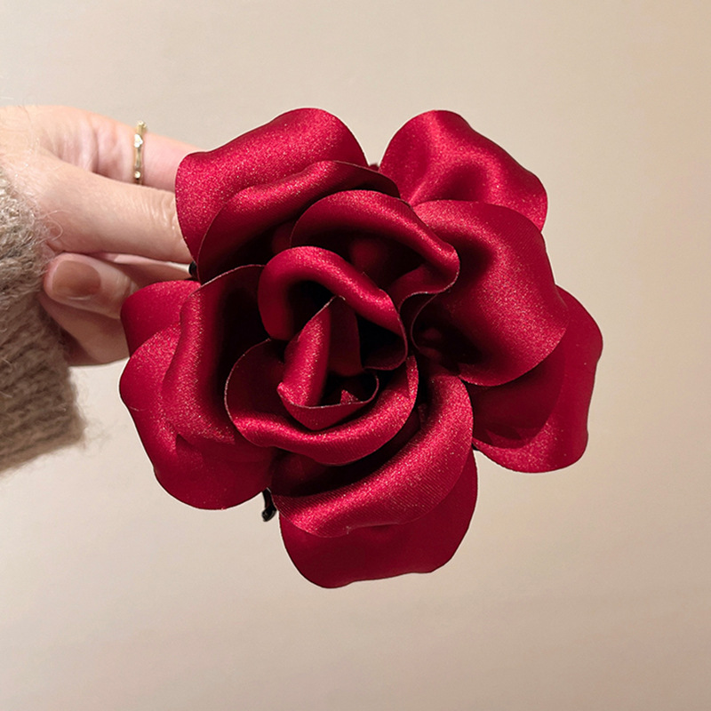 TEMU 1 pièce Pince à Cheveux en Satin 3D Rose Automne/Hiver, Pince à Cheveux Élégante Rouge pour Femmes, Pince Requin, Pince à Cheveux Rose pour
