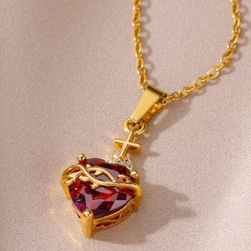 Image of 1pc Women's Fashion Pendant Necklace Luxurious Romantic Inlay Red Zirconia Heart Pendant Necklace For Women Engagement Wedding Party Wearing Temperament Jewelry Valentine's Day Gifts ()