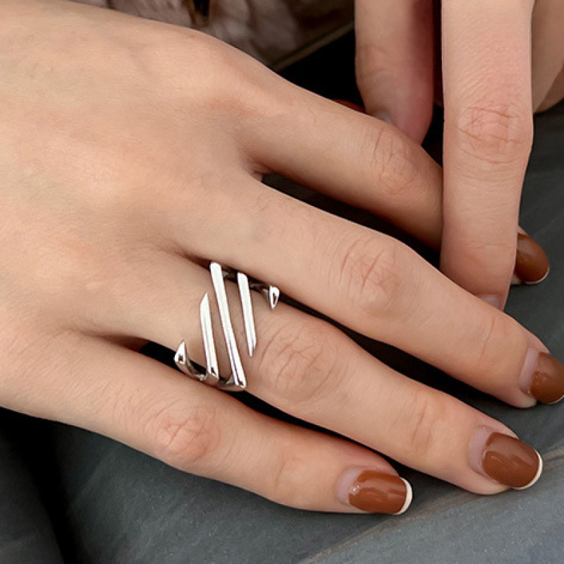 TEMU 1pc Of Stylish And Unique Women's Ring, Minimalist Hollow Diagonal Stripe Ring With A Niche Design, Square , Exquisite Jewelry Suitable For ,