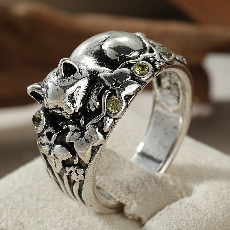 TEMU Bague tendance pour femmes, motif feuille d'érable avec synthétique verte incrustée, style vintage argenté, sculpture manuelle, , bijou de fête,