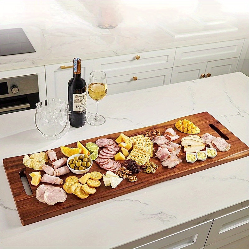 E-shop 91 x 28 cm extra großes Charcuterie-Brett aus Akazienholz mit Griffen & 2 Präsentationsständern, 90 cm langes Käsebrett & Servierplatte für