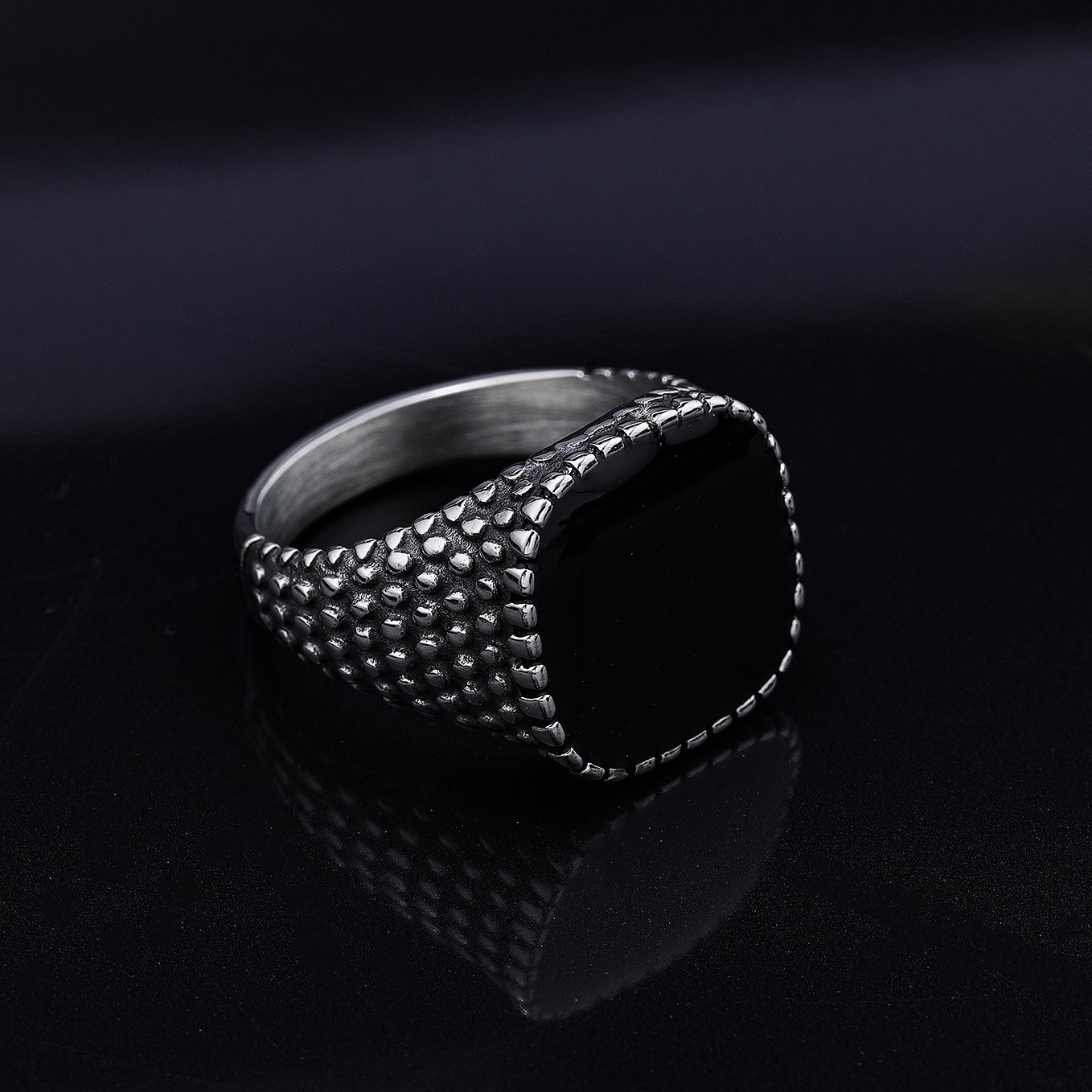 Image of Snake Skin Pattern Black Stone 304l 304l Stainless Ring For Men, Trendy Fashion Style, Retro Streetwear Accessory, Without Battery