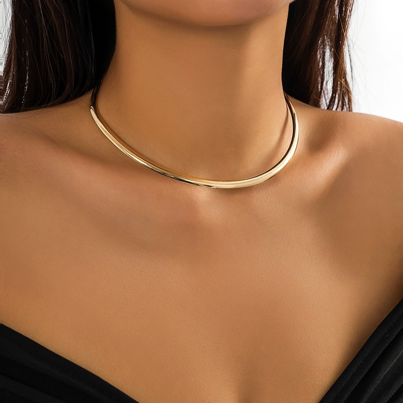 Women's Minimalist Cold Style Choker Necklace, Elegant Design