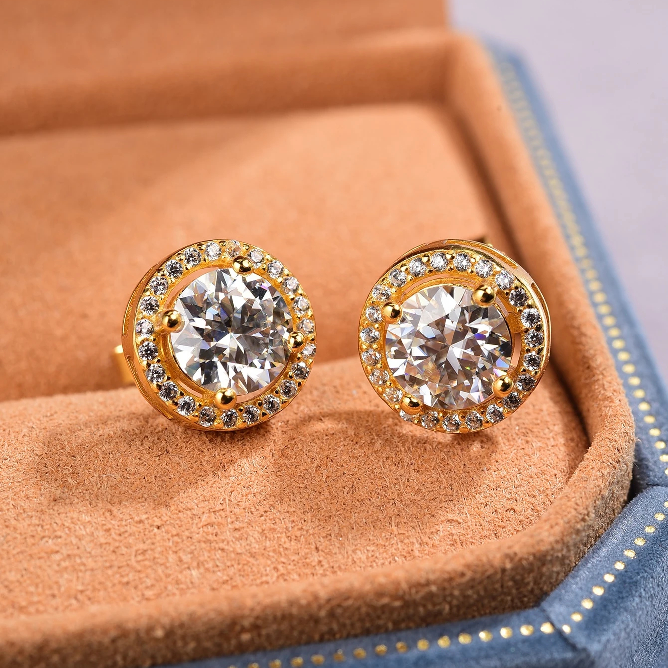 Stylish 925 Silver Moissanite Certified Golden Stud Earrings