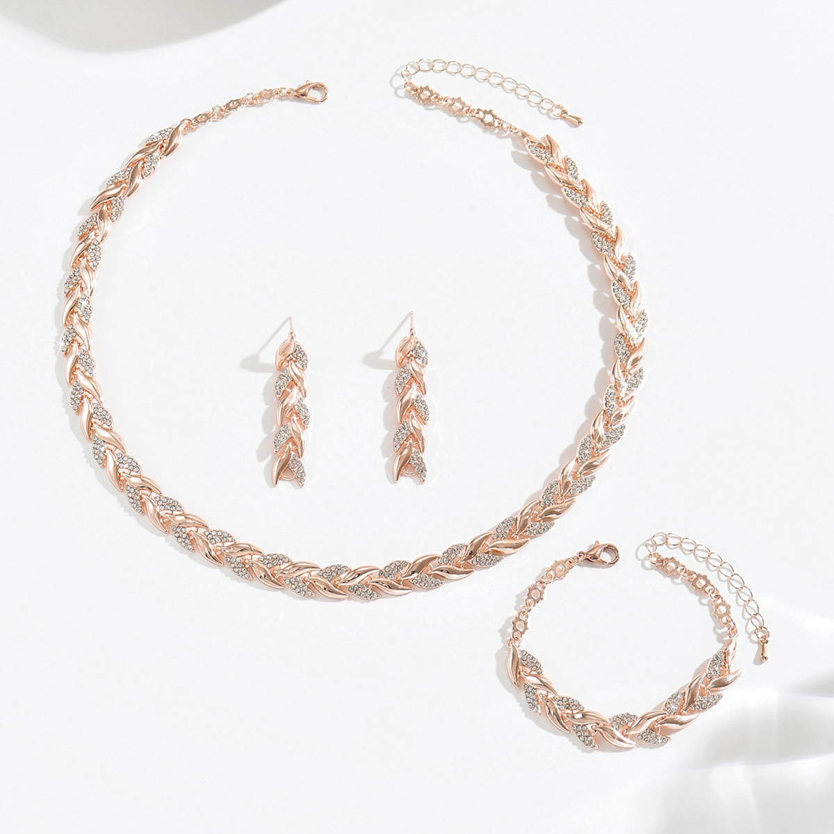 Image of 1 Pair Earrings And 1pc Bracelet And 1pc Necklace, Women's Unique Fishtail Design Jewelry Set For Gatherings And Parties, Valentine's Day Gift