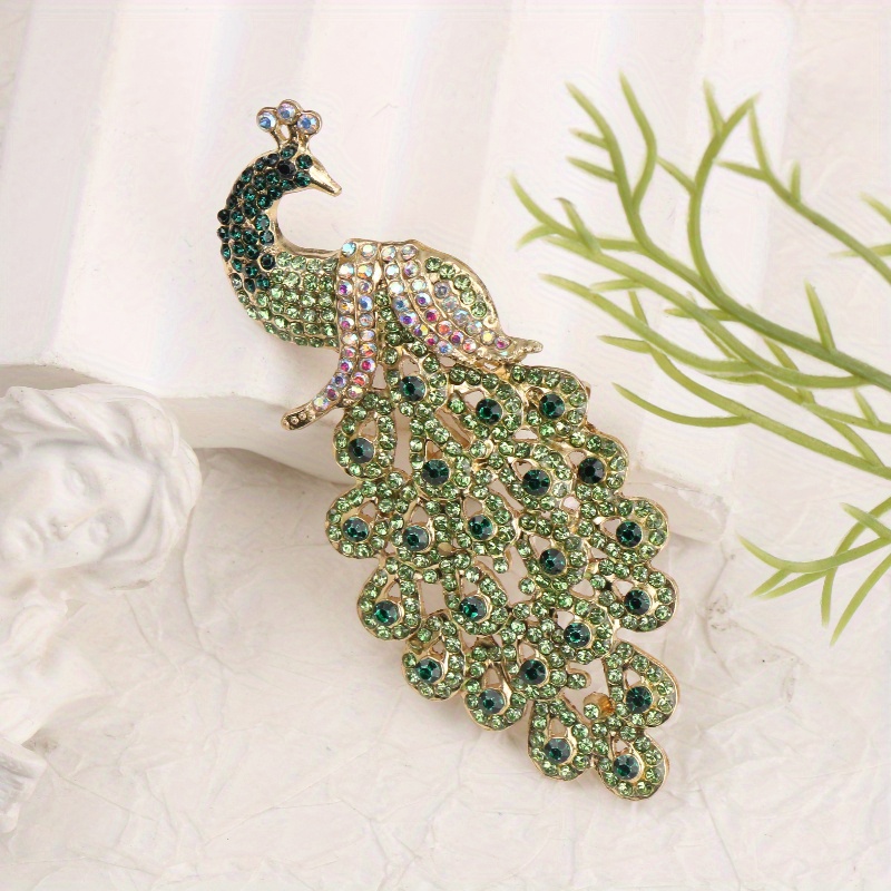 E-shop 1 Stück Vintage-Pfauen-Brosche mit grünen & bunten Strasssteinen, goldfarbenes unregelmäßiges Design – Einzigartiger Modeaccessoire für