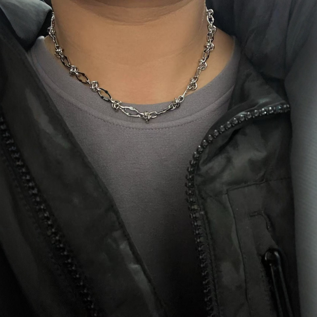 Men's Silvery Thorn Knot Necklace, Hip-Hop Style Accessory