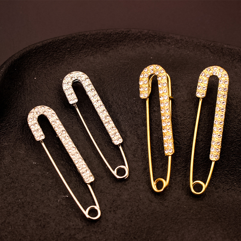 Image of 4pcs Fashionable And Delicate Clothes Button Pin Corsage, Made Of Synthetic Zirconia And Alloy. The Waist Of The Pants , And The Clothing Is Fixed. Suitable For Footwear Additions And Daily Wear