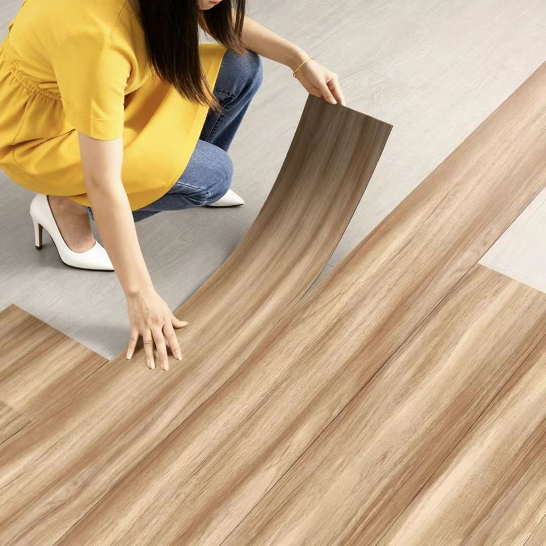 TEMU ×15cm 自己粘着ビニール床材ロール 寝室・リビン用 木目調テクスチャ 厚手 剥がして貼るタイプの床タイル 傷に強い 古い床のリノベーションに最適 簡単施工 ビニール床敷き
