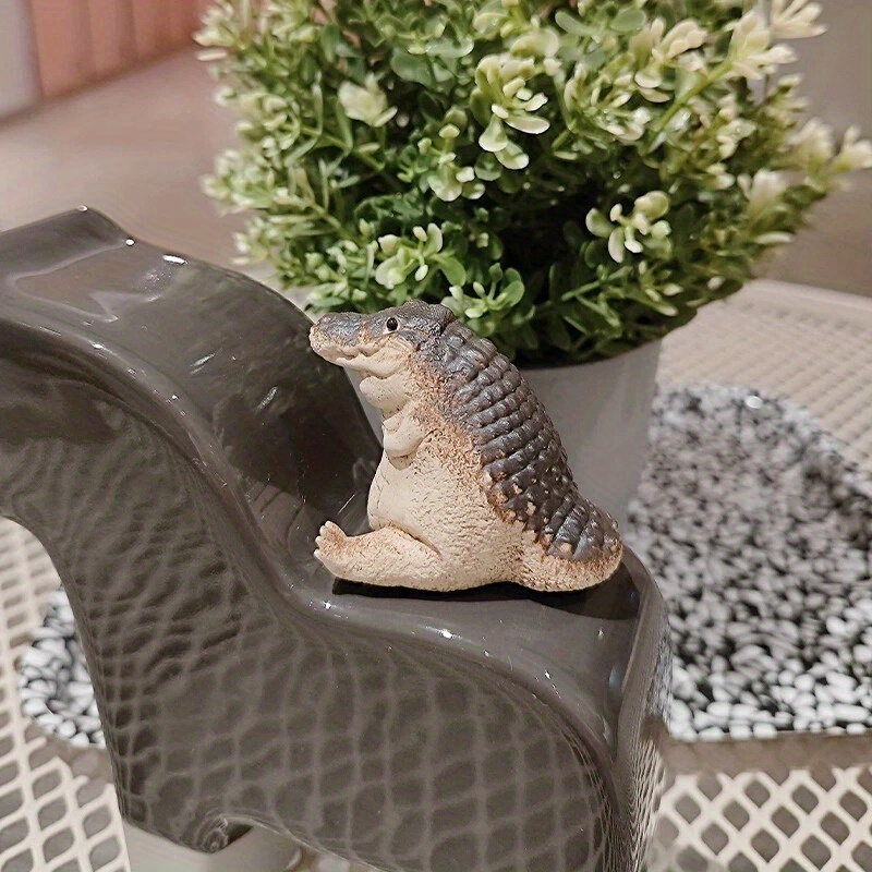 1 шт. чарующая статуя из смолы крокодила - миниатюрная,   ползущий для украшения автомобиля и дома |   подходит для хэллоуина, сада и открытых пространств | настенный, не требуется электропитания | впечатляющая и детальная кузнечная работа, декор крокодила подробные сведения 4