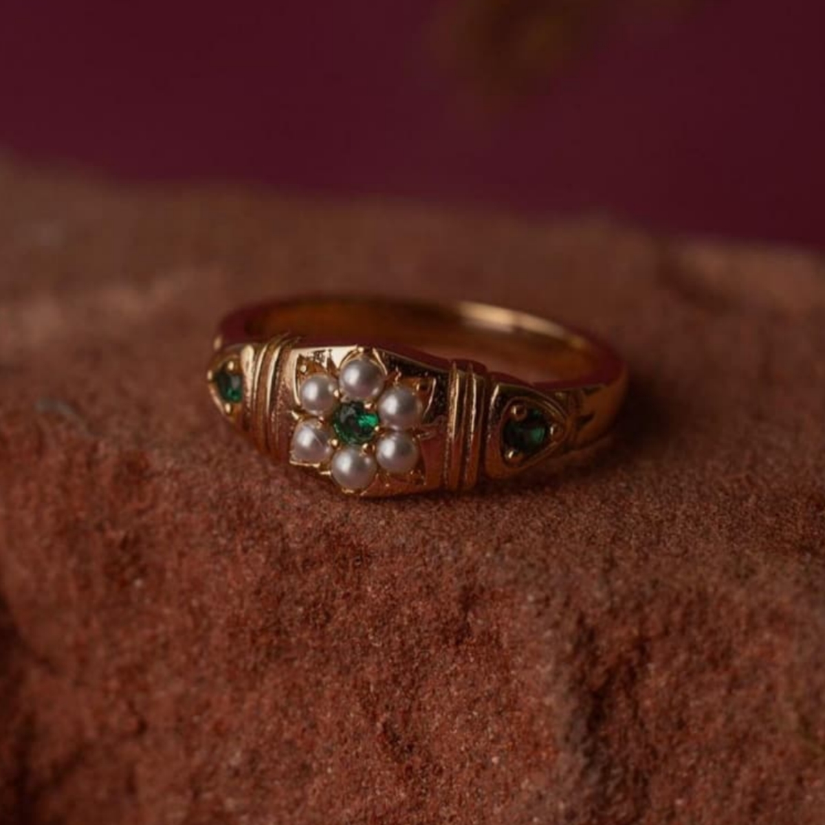 Women's Vintage Soft Elegant Green Zirconia Ring