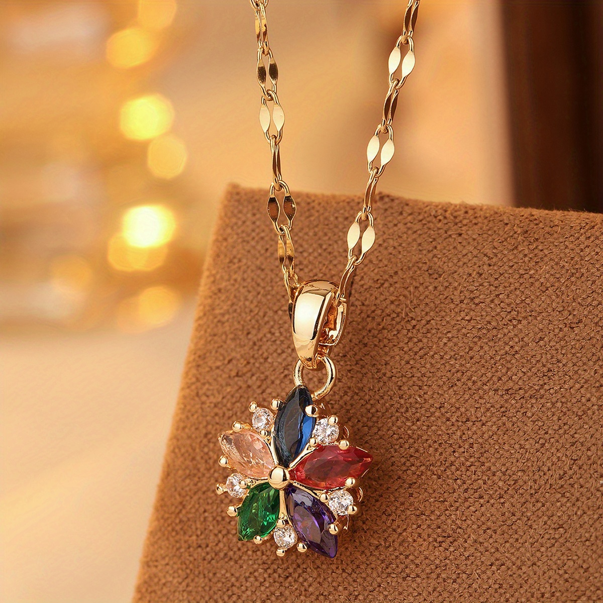 A New Floral Pendant Necklace Suitable For Banquets And Daily Wear