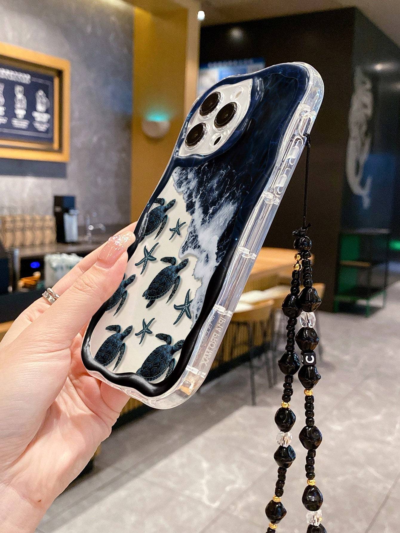 Beach Starfish And Sea Turtle Pattern Wave Gradient Painting Shockproof Phone Case with Handmade Beaded Bracelet, Compatible with Iphone 16, 15, 14, 13, 12 And 11 Pro Models, Made of TPU Protective Material. Ideal Choice for Family, Friends, Young People, Birthdays, Festivals, Boyfriends, Girlfriends And Valentine'S Day Gifts