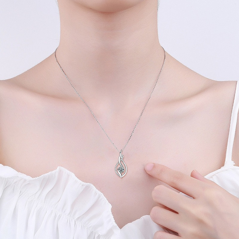 Image of 925 Sterling Silver Pendant Necklace 0.5-carat Four-prong Round Moissanite Stylish Elegant Trendy Versatile Clavicle Chain For Men And Women With Gift Box