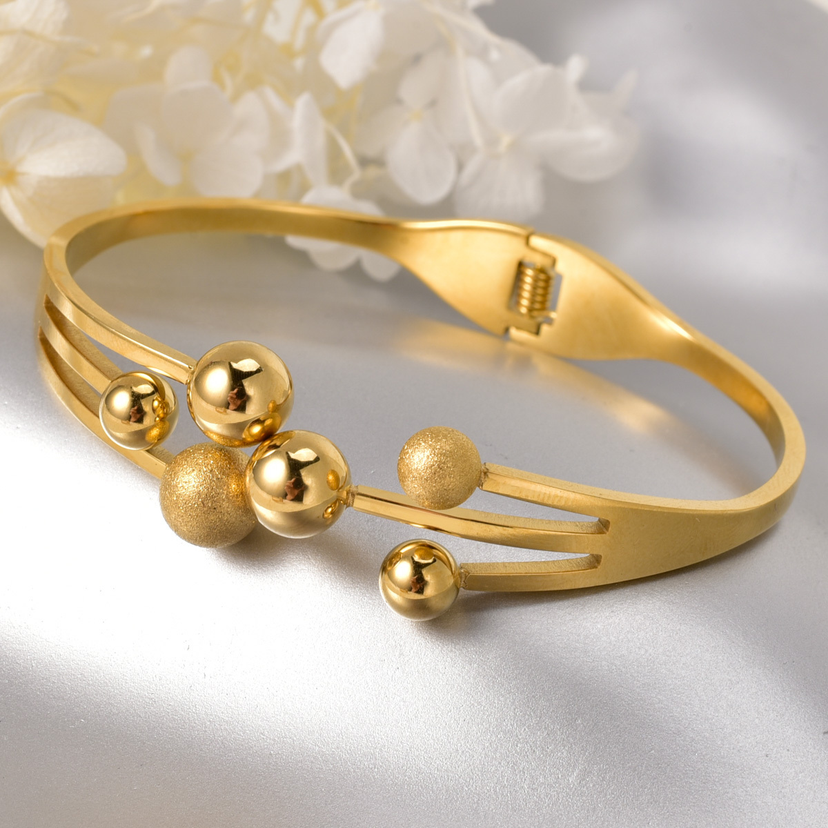 A Unique Design Stainless Steel Bracelet Featuring a Vintage Geometric Round Ball, Suitable for Everyday Wear for Both Men And Women