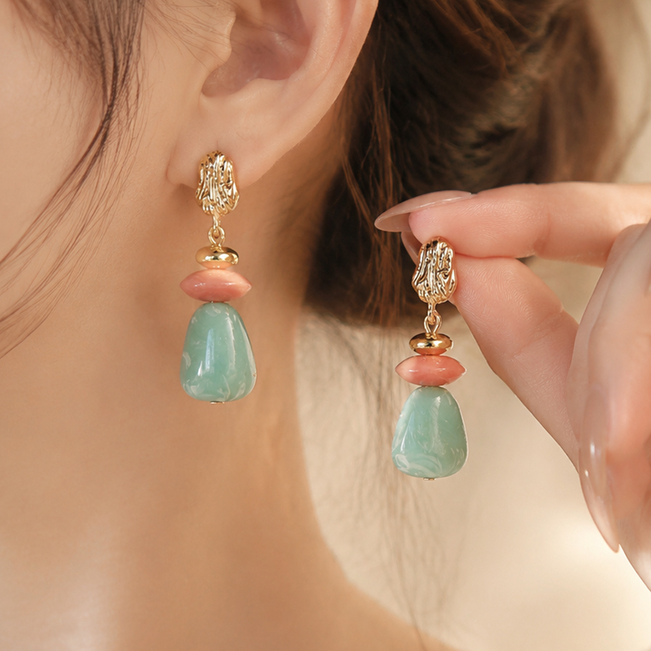 TEMU 2 piezas/1 par de aretes colgantes chapados de de piedra para mujer - Rosa y verde, minimalistas retro, adecuados para uso diario, fiestas,