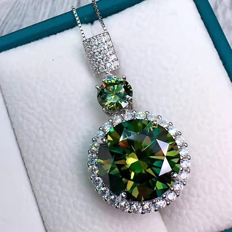 Image of A 6-carat Green Moissanite Necklace Made Of 925 Sterling Silver, Featuring A Easy And Use. Ideal As A Gift For Birthdays, Anniversaries, Valentine's Day, Christmas, Or New Year