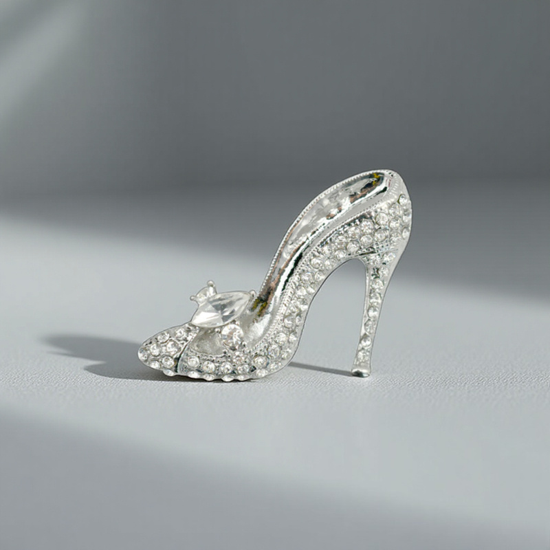 E-shop Glitzerndes High-Heel-Schmuckbroschen - Elegante Damenmode für Partys, Hochzeiten und formelle Anlässe - Luxus Accessoire Geschenk