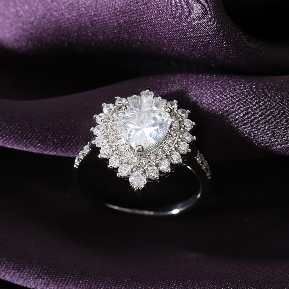 Unisex Copper Inlaid Zircon Heart-Shaped Statement Ring
