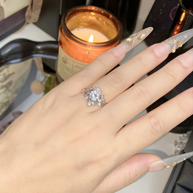 Women's Branch Design Ring with Round Main Stone