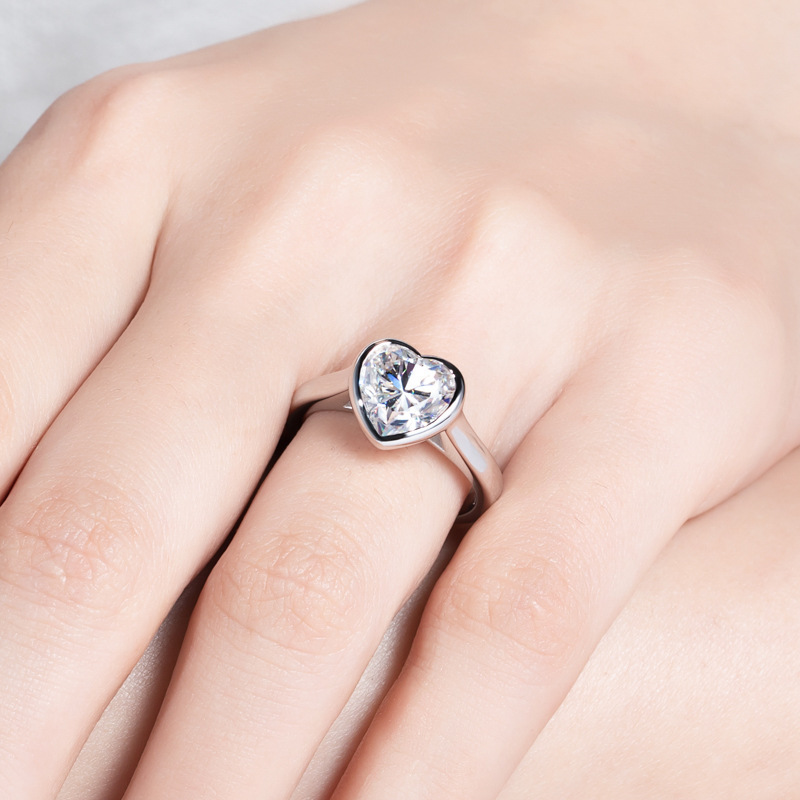 Image of This High-quality S925 Silver Ring Features A 2-carat Heart-shaped Moissanite, Perfect For Romantic Occasions And Everyday Wear. An Ideal Gift For Mother's Day, Christmas, Or Any Adult Celebration