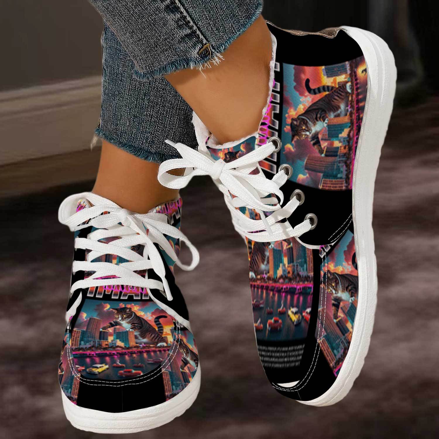 Nieuwe stijlvolle en trendy dames sneakers met hoge vetersluiting