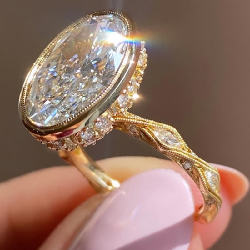 Vintage Twisted Pattern Ring with Oval Synthetic Zirconia