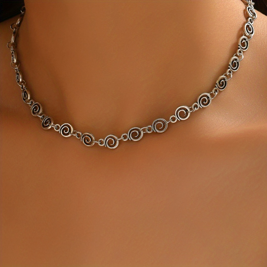 E-shop Eine lässige, vintage-gefärbte, gerippte geometrische Wirbel-Kette für Damen, geeignet für den täglichen Arbeitsweg und Urlaub. als Geschenk zum
