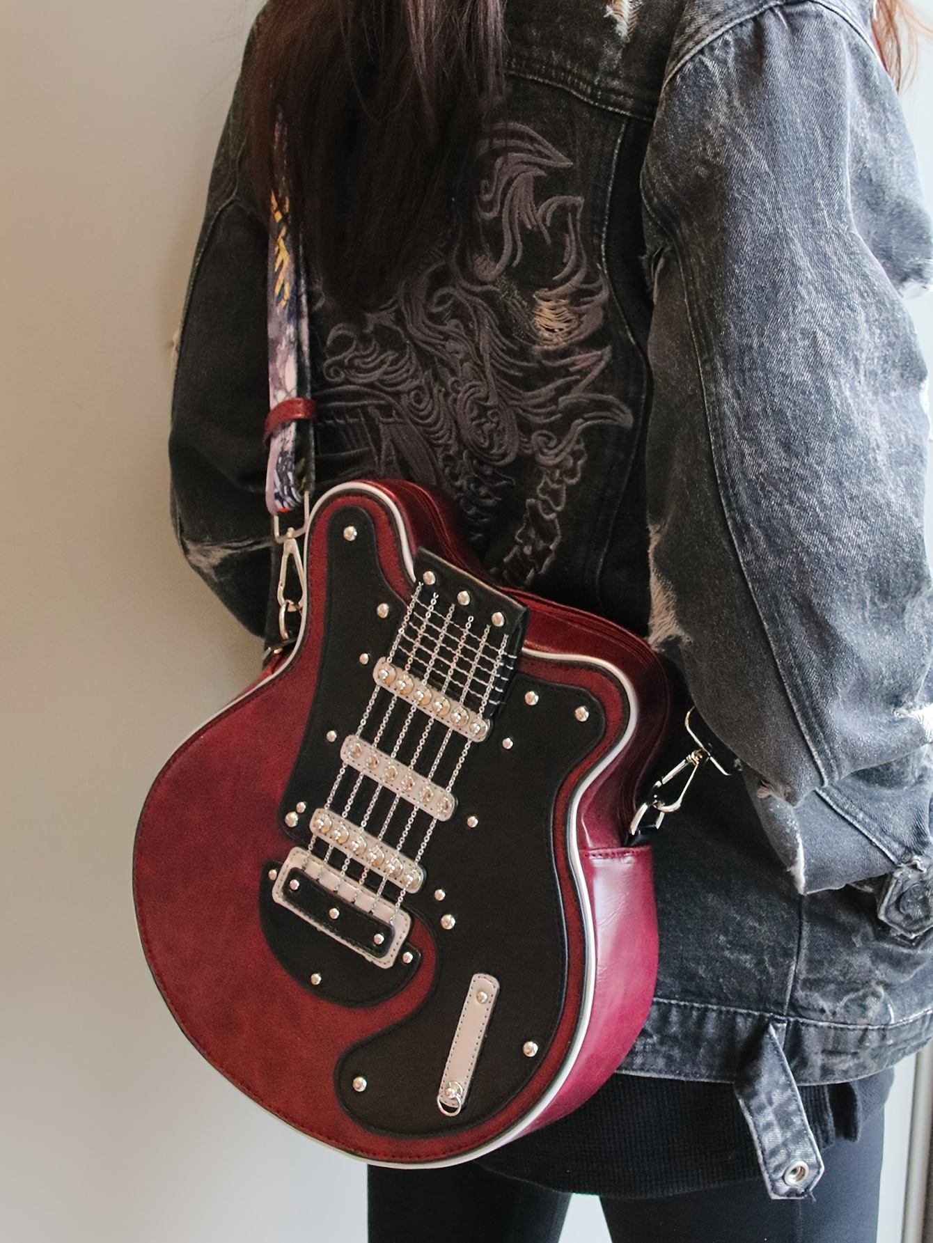Distinctive Creative Y2K Hot American Style  Guitar Shaped Bag Beth Guitar Shaped Bag Shoulder Bag Crossbody Bag Fashionable Chain Rivet Decoration Color Contrast Wide Shoulder Strap Women's Bag Street Unisex Bag