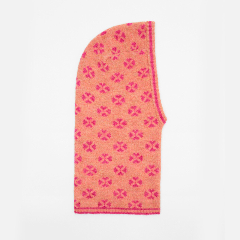 A Stylish Wool Hat Featuring A Jacquard Design Of A Clover In Vibrant Colors, Perfect For Women And Outdoor Activities, This Brim