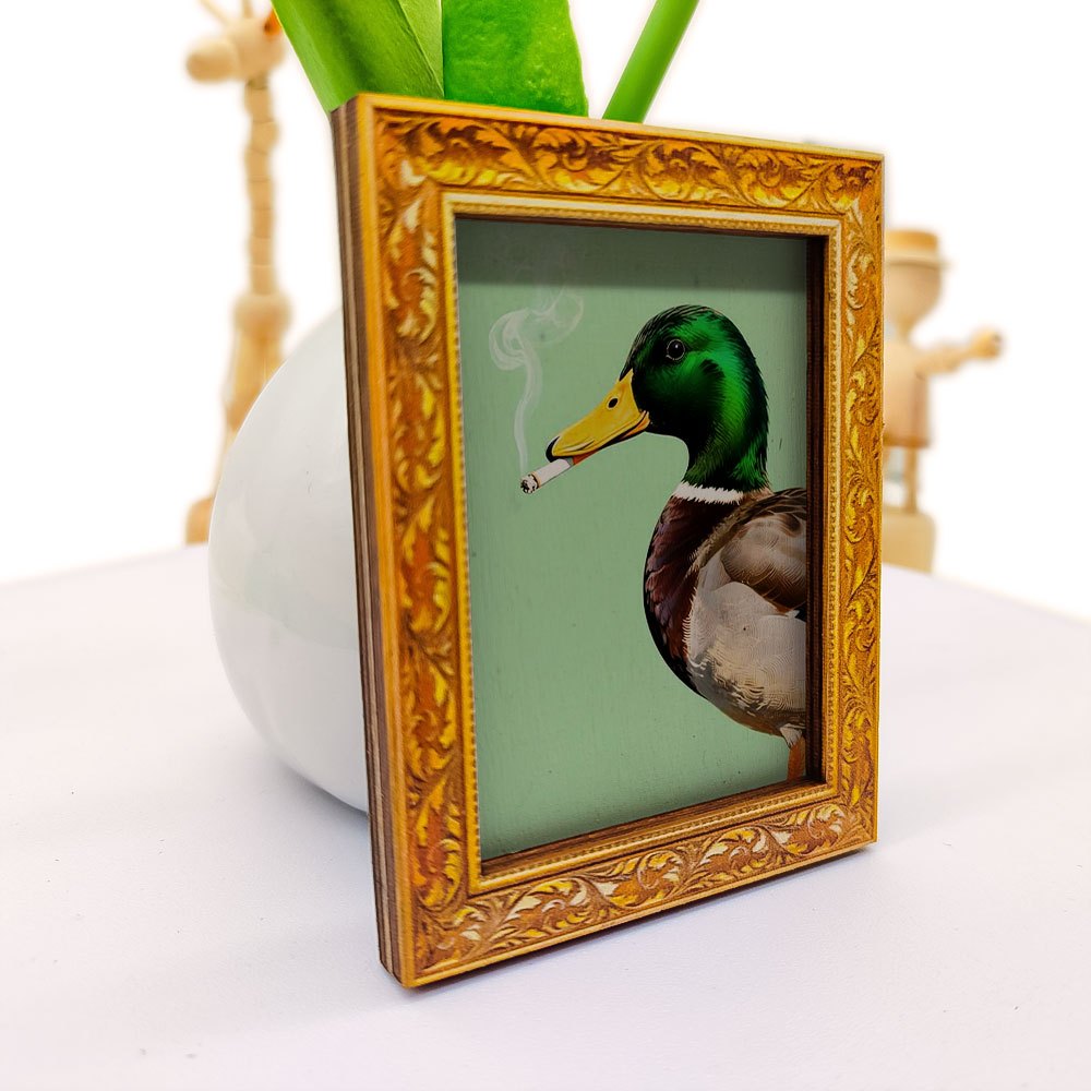 E-shop Ein lustiger Enten-Kühlschrankmagnet, eine Mini-Wandkunst aus Holz, eine lustige Wohnaccessoire-Design mit einem rauchenden Enten-Design, ein