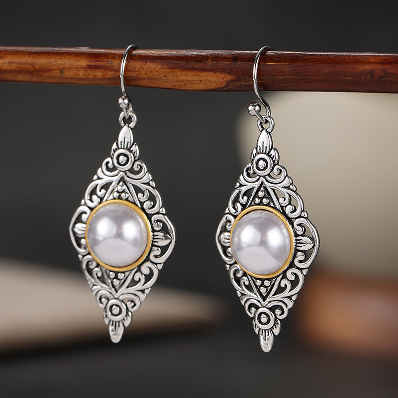 Women's Vintage Diamond-Shaped Hollow Carved Ear Hooks