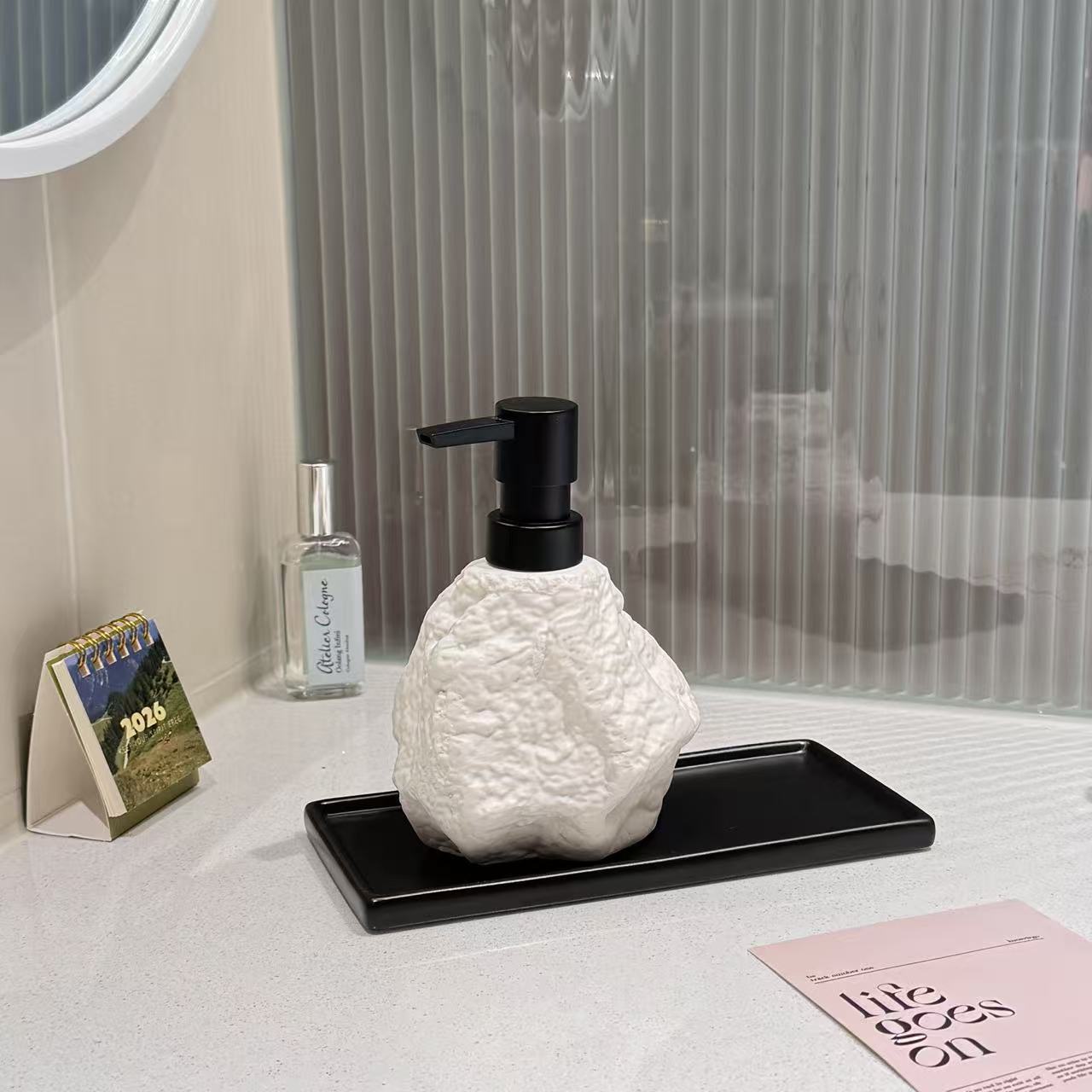 1pc Nordic Ins Style Rock-Shaped Ceramic Press Bottle, High Aesthetic Shampoo Shower Gel Hand Soap Dispenser, Large Capacity Multi-Purpose Refill Bottle, Making Your Bathroom More Tidy, Fresh, Clean And Beautiful, Suitable for Bedroom, Bathroom