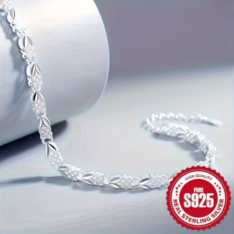 Women's Exquisite Silver Clover-Shaped Bracelet, Ideal Gift