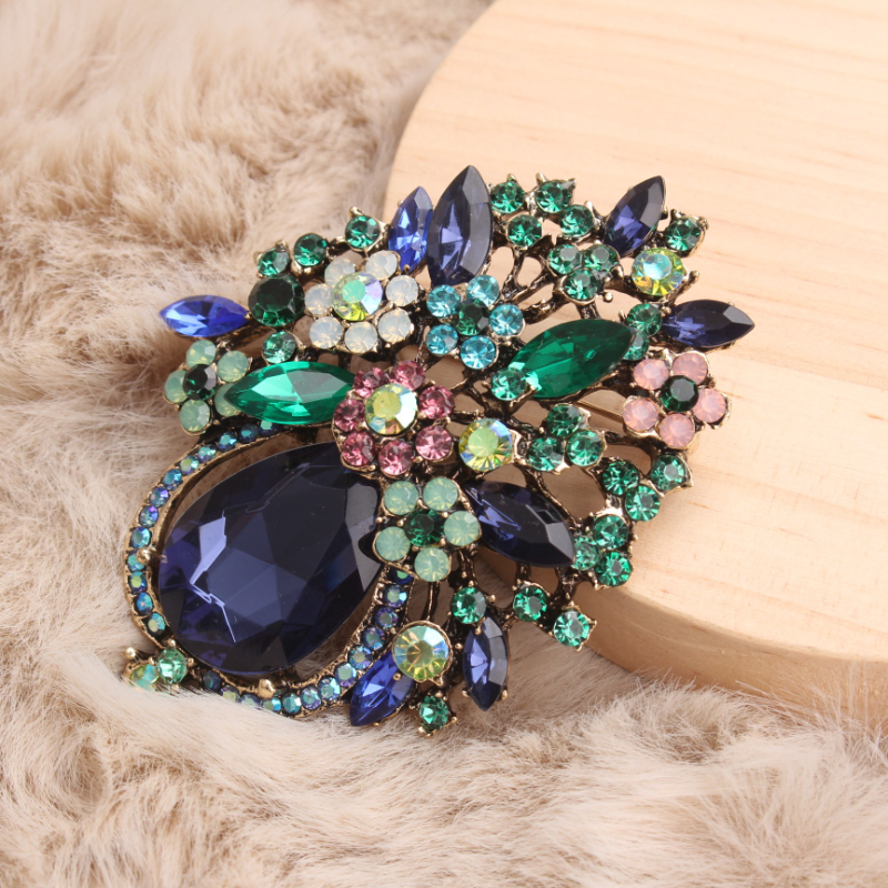 E-shop Vintage Böhmische Kristall Cluster Brosche: Verleiht Ihnen Eleganz und verstärkt das Böhmische Flair für Mäntel, lange Röcke und Schals. Ein