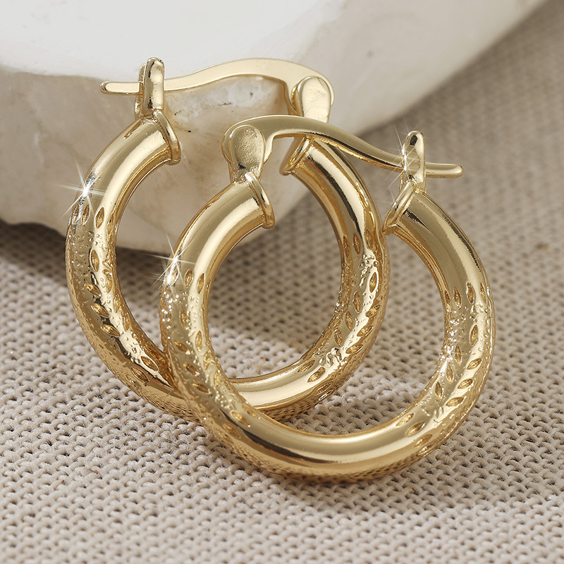 TEMU Women' Thick Hoop Earrings Plated Suitable For Daily Wear & Valentine' Gift, Round Huggie Hoops With Ear Buckle Closure, Thick Hoops For