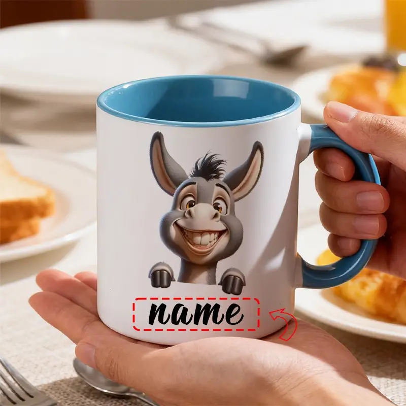 personalisiertes namensbecher lächelndem humorvolles