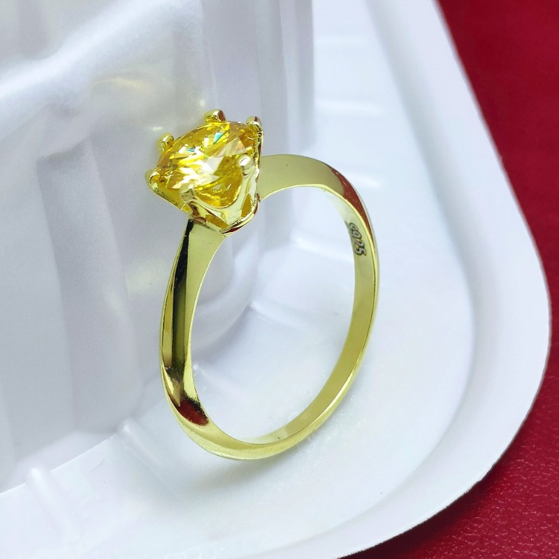 Women's Classic Six Claw Design Moissanite Ring, 1 Carat