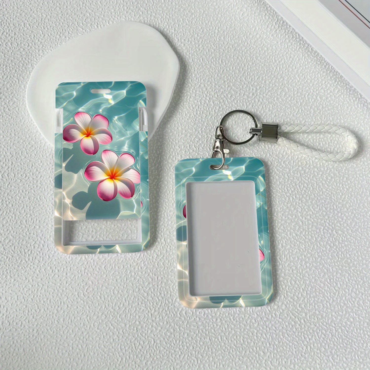 TEMU Porte-carte d'identité 2D en plastique avec motif Frangipani, livré avec un cordon, idéal pour les médecins, les infirmières et les étudiants.