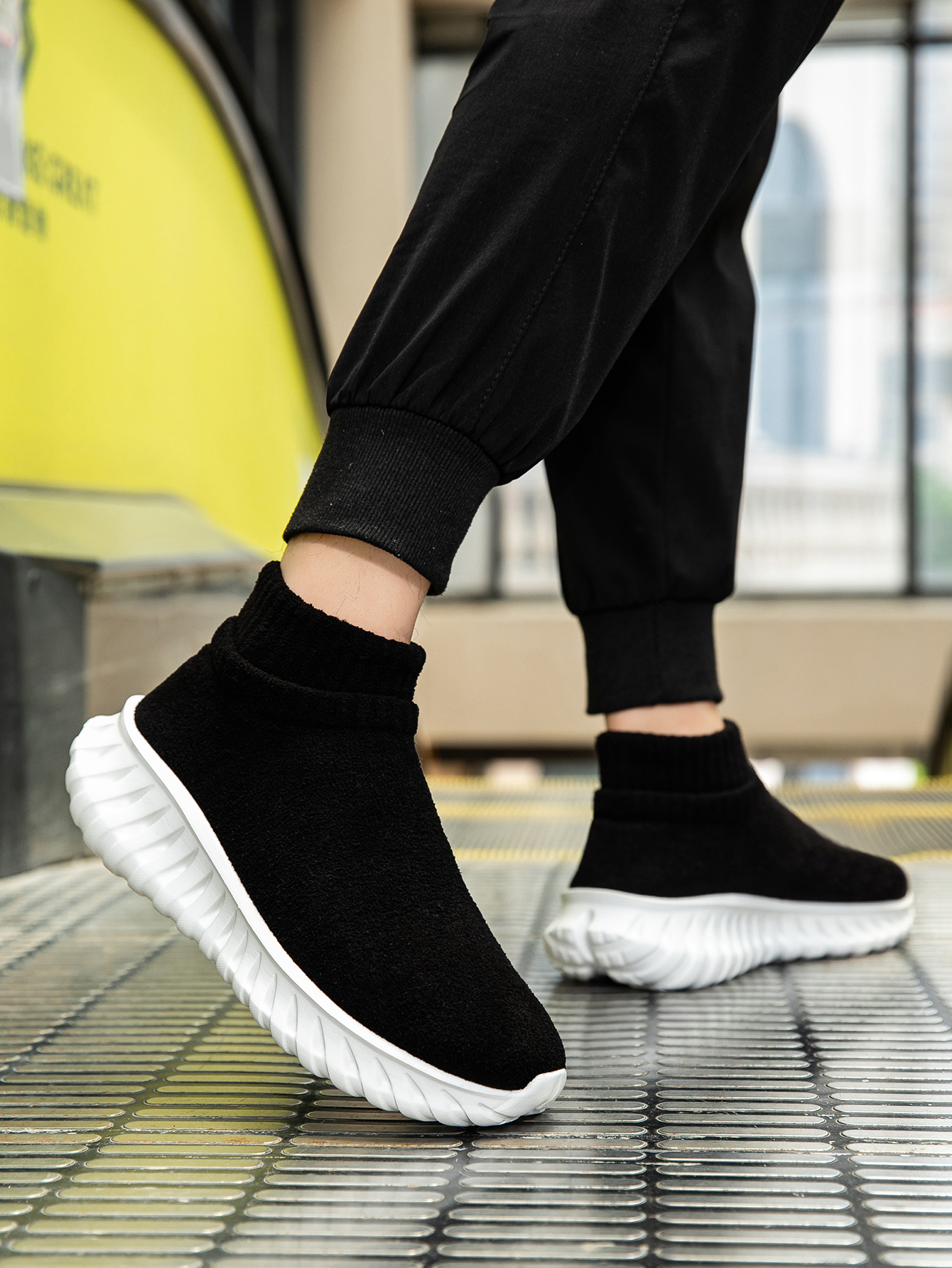 2025 New Autumn And Winter Thick Warm Men'S Fashionable Versatile High-Top Casual Shoes, Lightweight And Comfortable Sports Shoes