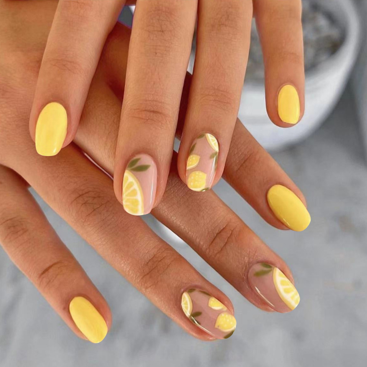 TEMU 24pcs Short Square-shaped Yellow Glossy Fake Nails With A Lemon Design, Stylish And Beautiful, Suitable For Women And For Dating And Everyday