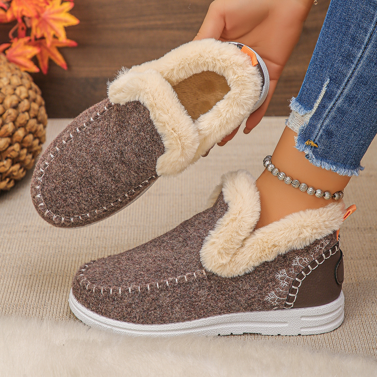 TEMU Women's -lined Winter Booties With Plush Collar & Warm Sole - Ankle Suitable For Indoor/outdoor, Cold Weather, Cozy Sole Traction, Soft Fabric
